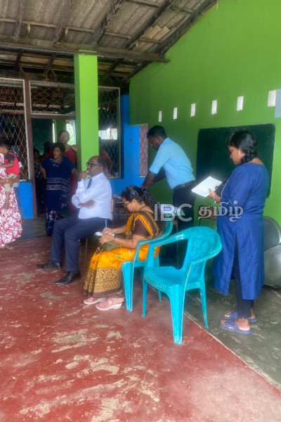 யாழில் இடைதங்கல் முகாம்களுக்கு மனித உரிமைகள் ஆணைக்குழு விஜயம் | Hr Commission Inspects Jaffna Relief Camps