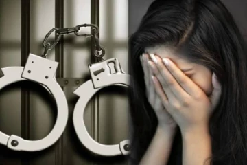 வாலிபர்களை பேசி வரவழைத்து உல்லாசமாக இருந்த 3 சிறுமிகள் - அதிர்ந்து போன போலீசார்!