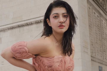 வெளிநாட்டில் கிளாமர் உடையில் நடிகை பிரணிதா.. ஹாட் ஸ்டில்கள்