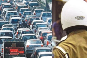 ප්‍රධාන මාර්ගයක දැඩි රථවාහන තදබදයක් - කොළඹ යනවනම් මේ ගැනත් දැනුවත් වන්න..