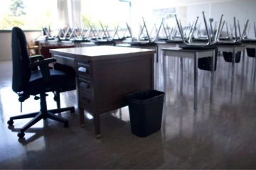 கனடாவில் அரசாங்கத்திற்கும் ஆசிரியர்களுக்கும் இடையில் மோதல்