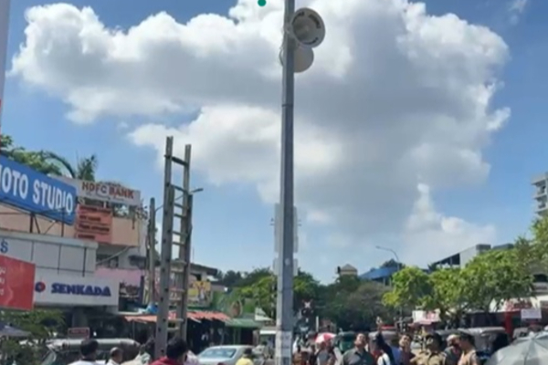 நுகேகொடை பேரணி ஒலிபெருக்கிகள் அகற்றம் ; பொலிஸார் அதிரடி! | Nugegoda Rally Loudspeakers Removed நுகேகொடை பேரணி ஒலிபெருக்கிகள் அகற்றம் ; பொலிஸார் அதிரடி! | Nugegoda Rally Loudspeakers Removed