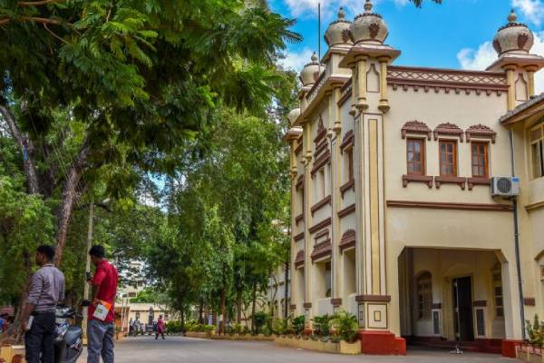 யாழ். பல்கலையில் பறக்கவிடப்பட்ட கறுப்புக்கொடி: சட்ட நடவடிக்கை எடுக்க அரசு முடிவு | Black Flag Hoisted At Jaffna University யாழ். பல்கலையில் பறக்கவிடப்பட்ட கறுப்புக்கொடி: சட்ட நடவடிக்கை எடுக்க அரசு முடிவு | Black Flag Hoisted At Jaffna University