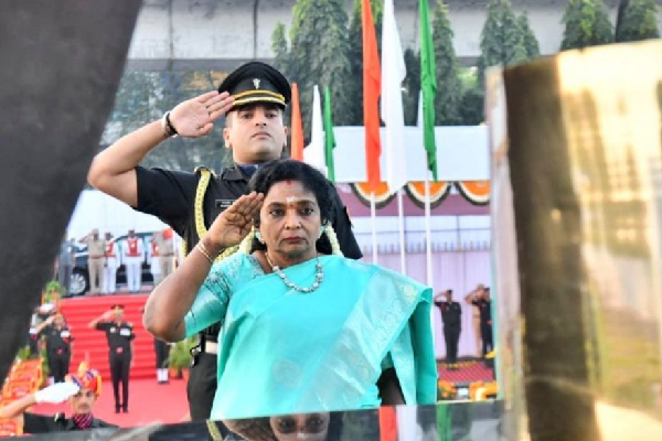 குடியரசு தின விழாவில் கொடியேற்றிய ஆளுநர் : புறக்கணித்த முதலமைச்சர் .. பரபரப்பான அரசியல் களம் | Skips Governor Tamilisai Republic Day குடியரசு தின விழாவில் கொடியேற்றிய ஆளுநர் : புறக்கணித்த முதலமைச்சர் .. பரபரப்பான அரசியல் களம் | Skips Governor Tamilisai Republic Day