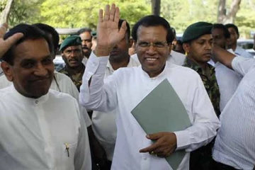 மூன்று வீடுகளை இணைத்து மாளிகை கட்டவில்லை: மைத்திரிக்கு நாடாளுமன்றத்தில் பதிலடி