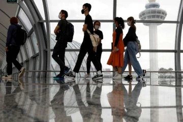 சிங்கப்பூரில் பூஸ்டர் தடுப்பூசி போட்ட 2 பேருக்கு Omicron உறுதி!