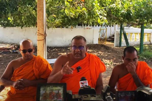 திருகோணமலைக்கு ஞானசார தேரர் விஜயம்; பொலிஸார் மீது பாச்சல் | Gnanasara Thero Visits Trincomalee Buddha Statue