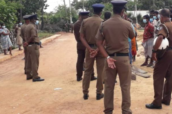 யாழில் திருட்டு சம்பவம்: ஊடகவியலாளரை அச்சுறுத்திய பொலிஸார்! | Jaffna Araly Theft Threats Made To The Police