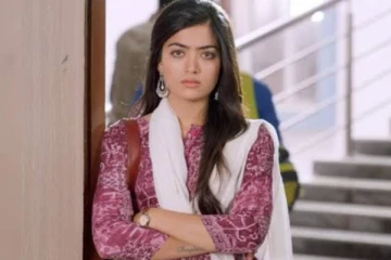 பொது இடத்தில் குட்டையான உடையில் காணப்பட்ட ரஷ்மிகா, கிண்டலடிக்கும் ரசிகர்கள்!