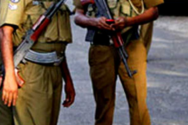 பணியிலிருந்த பொலிஸ் அதிகாரிக்கு நேர்ந்த அசம்பாவிதம் | Tragedy Strikes Police Officer On Duty