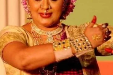 17 வயதில் கால்-ஐ இழந்த சோகம்!! 60 வயதாகியும் குழந்தை பெற்றுக்கொள்ளாத பிரபல நடிகை...