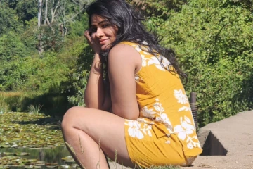 ஷார்ட் உடையில் ஹாட் போஸ் கொடுத்த திவ்யா துரைசாமி.. லேட்டஸ்ட் ஸ்டில்கள்