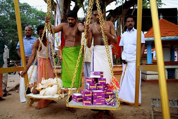 இப்படி ஒரு பிரசாதமா! மஞ்ச் முருகன் கோவில் வரலாறு தெரியுமா? வியக்க வைக்கும் பின்னணி | Munch Murugan Temple In Kerala History இப்படி ஒரு பிரசாதமா! மஞ்ச் முருகன் கோவில் வரலாறு தெரியுமா? வியக்க வைக்கும் பின்னணி | Munch Murugan Temple In Kerala History