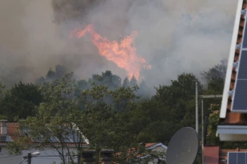 දකුණු යුරෝපයේ උෂ්ණත්වය වැඩිවීමත් එක්ක ලැව්ගිනි හා තාප අනතුරු තත්ත්වයක්