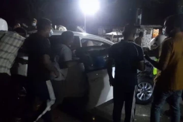 புகையிரத கடவையில் கோர விபத்து; ஸ்தலத்தில்  அதிகாரி பலி ; இருவர் அதிதீவிர கிசிச்சைப் பிரிவில்