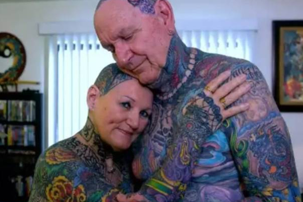 உடல் முழுவதும் டாட்டூ குத்தி சாதனை படைத்த தம்பதிகள்! | Couple Achieved Record By Tattooing The Whole Body