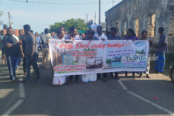 இராணுவ ஆக்கிரமிப்புக்கு எதிராக பருத்தித்துறையில் கவனயீர்ப்பு ஆர்ப்பாட்டம் | Protest In Pedrou Against Military Occupation