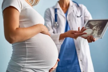 கர்ப்பமாகி 60 வருடங்கள் கழித்து கல் குழந்தையை பெற்றெடுத்த பெண்! அதிர்ந்த மருத்துவ உலகம்