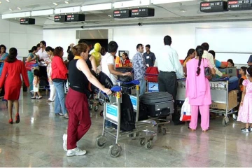 கட்டுநாயக்கவில் விமானங்கள் தரையிறங்குவதில் சிக்கல்! மக்கள் வெளிநாடு செல்ல முடியாத சூழல் (VIDEO)