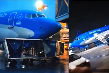 புயல்காற்றில் அடித்து செல்லப்பட்ட விமானம்., விழுந்து நொறுங்கிய போர்டிங் படிக்கட்டுகள்