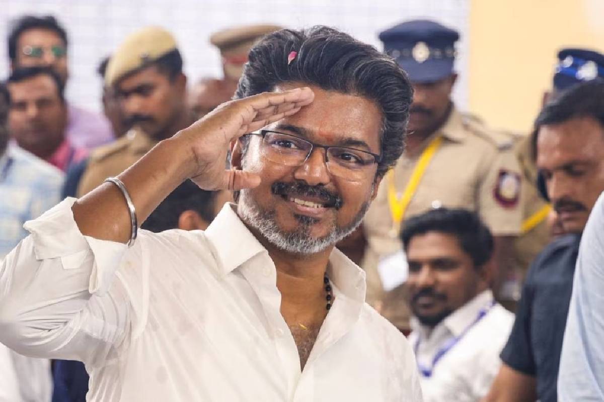ஆளுநரின் செயலால் விஜய்க்கு ஆதரவாக கொந்தளித்த நடிகை ஸ்ரேயா சரண்.. | Disrespecting Peoples Shriya Saran Support Vijay