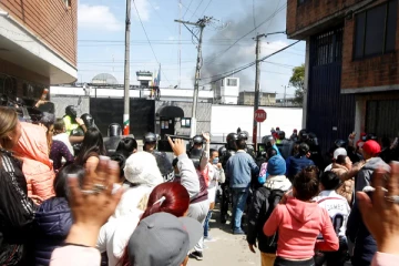 கொலம்பியா சிறையில் ஏற்பட்ட தீ விபத்தில் 51 கைதிகள் பலி (Video)