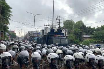 கொழும்பில் பதற்றம்! காவல்துறையினருடன் முறுகல் - போராட்டக்காரர்கள் பலர் கைது