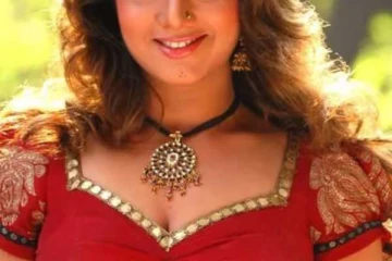 90ஸ் கனவுக்கன்னி!! இப்போ ரூ. 2000 கோடிக்கு அதிபதி!! பிசினஸில் இறங்கிய தமிழ் நடிகை..