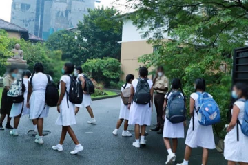 පාසල් නිවාඩුව ගැන දැනුම්දීමක්..