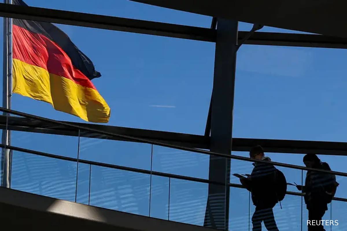 ஜேர்மன் இளைஞர்களில் ஐந்தில் ஒருவர் நாட்டைவிட்டு வெளியேற திட்டம் | 1 In 5 German Youths Plan To Leave The Country