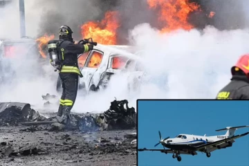 நண்பர் வீட்டு விசேஷத்துக்காக ஒன்றிணைந்த இரண்டு குடும்பங்கள்... விமானம் விழுந்து நொறுங்கியதால் ஏற்பட்ட பயங்கரம்