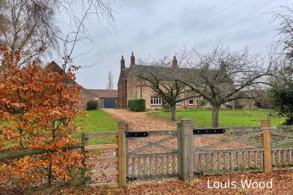 இரவோடு இரவாக வீட்டை விட்டு வெளியேறிய இளவரசர் ஆண்ட்ரூ | Andrew Left Royal Lodge At Night Over Epstein File