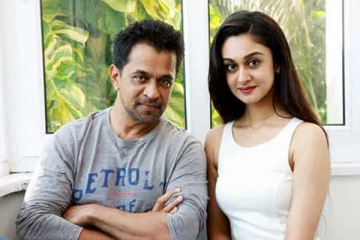 இறுக்கமான உடையில் அப்படியொரு போஸ் கொடுத்த அர்ஜுன் மகள் ஐஸ்வர்யா.. புகைப்படத்துடன் இதோ