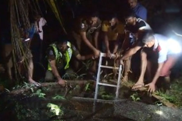 கிணற்றில் வீழ்ந்த திருடன்; பாதுகாப்பாக மீட்ட பொலிஸார் | Thief Fell Into The Well Police Recovered Safely