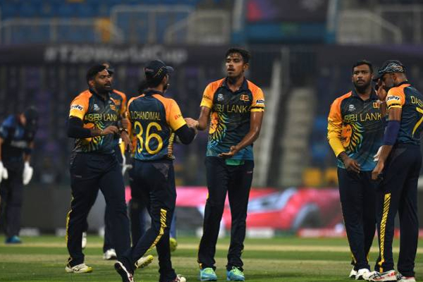 கையில் கருப்பு பேட்ஜ் அணிந்து விளையாடிய இலங்கை வீரர்கள்! வெளியான காரணம் | Sl Players Wearing Black Badges On Their Hands கையில் கருப்பு பேட்ஜ் அணிந்து விளையாடிய இலங்கை வீரர்கள்! வெளியான காரணம் | Sl Players Wearing Black Badges On Their Hands