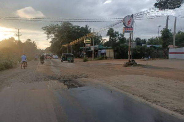 திடீரென மாயமான வவுனியா - மன்னார் வீதியில் இருந்த குழிகள்! (Photos) | Gotabaya Vavuniya Mannar Street Road Damage திடீரென மாயமான வவுனியா - மன்னார் வீதியில் இருந்த குழிகள்! (Photos) | Gotabaya Vavuniya Mannar Street Road Damage
