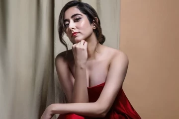 ரசிகர்களுக்கு ஷாக் கொடுத்த அரபிக் குத்து பாடகியின் கிளாமர் புகைப்படம்.. செம வைரல்