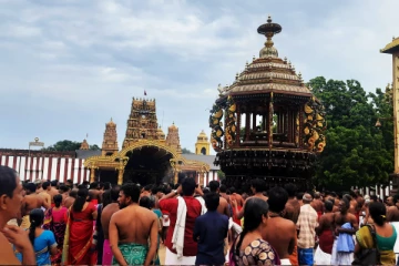 புகழ்மிக்க நல்லூர் கந்தசுவாமி கோவிலின் சித்திரத்தேர் வெள்ளோட்டம் (படங்கள்)