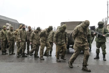 கொத்தாக ரஷ்யாவிடம் சரணடைந்த உக்ரேனிய ராணுவ வீரர்கள்!