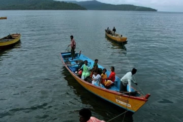 இலங்கையில் இருந்து வந்தவா்களை அகதிகளாக அறிவியுங்கள்!