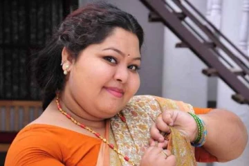 படு குண்டாக காணப்பட்ட நடிகையும், பிக்பாஸ் பிரபலமுமான நடிகை ஆர்த்தியா இது?- உடல் எடை குறைத்து எப்படி உள்ளார் பாருங்க