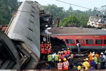 உலகை உலுக்கிய ஒடிசா ரயில் விபத்து; மூன்று ஊழியர்கள் கைது
