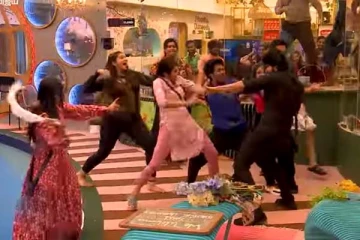 மேள தாளத்துடன் பிக் பாஸில் நுழைந்த சீசன் 1 போட்டியாளர்... எதிர்பாராத ப்ரொமோ காட்சி