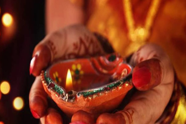 தீபாவளி விளக்கு ஏற்றப்போறீங்களா? இதை மட்டும் செய்ய மறக்காதீங்க | Things To Do While Lighting Lamps On Diwali Tamil