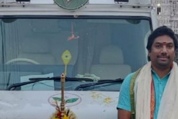 வேலுடன் பிரச்சாரம் செய்ய உள்ள ஓ.பி.எஸ்- பூஜைபோட்ட ஜெயபிரதீப்- சூடாகும் தேர்தல் களம்! | Vel Election Ops Son Van Tirupati