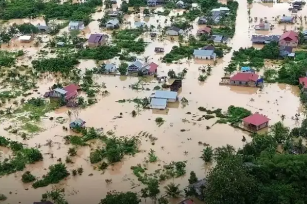 புரட்டி எடுக்கும் டிட்வா புயல் - நிவாரண முகாமாக மாறும் கிரிக்கெட் மைதானம் | Ditwah Cyclone Colombo Cricket Ground To Shelter