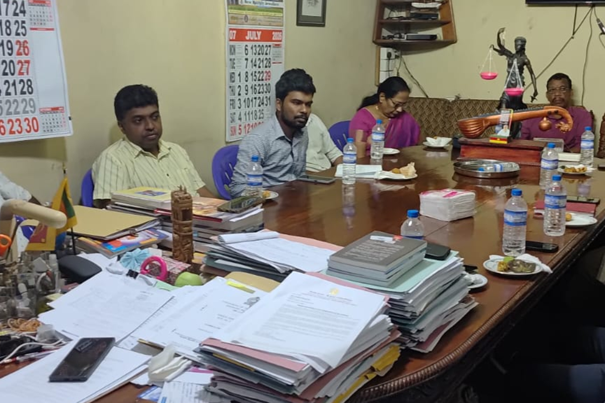முதலமைச்சர்களுக்கு நாடாளுமன்றில் இடமளிக்க வேண்டும்: டக்ளஸ் வலியுறுத்து! | Chief Ministers Should Provided Space Parliament முதலமைச்சர்களுக்கு நாடாளுமன்றில் இடமளிக்க வேண்டும்: டக்ளஸ் வலியுறுத்து! | Chief Ministers Should Provided Space Parliament