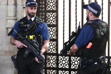 லண்டனில் புகையிரத நிலையத்திற்குள் பொலிஸார் துப்பாக்கி பிரயோகம்