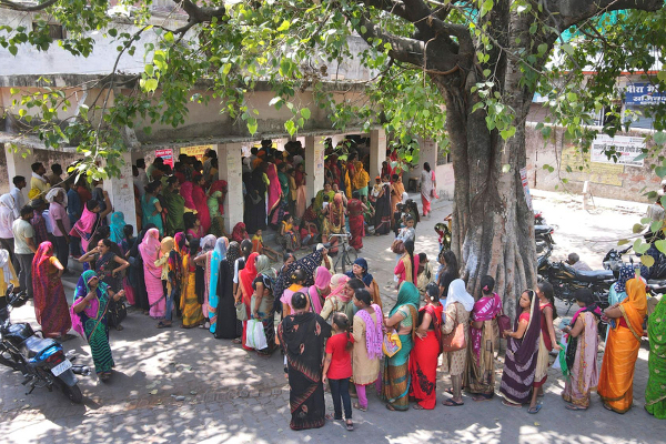 இந்தியாவில் கொதிக்கும் வெப்பம்: 170 பேர் பரிதாபமாக உயிரிழப்பு | 170 People Died In Heatwave In India