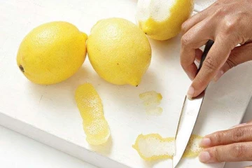 எலுமிச்சை தோலை இனி தூக்கி போடாதீங்க.. இதை கட்டாயம் தெரிஞ்சிக்கோங்க